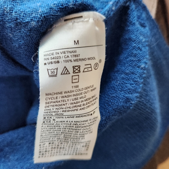 Banana Republic Factory Size M 100% Merino Wool Sweater in Blue - Picture 2 of 4